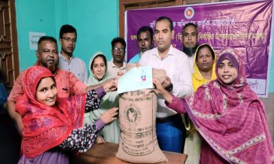রাণীনগরে বিনামূল্যে পুষ্টিচাল বিতরণ শুরু