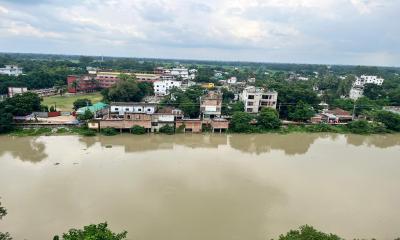৩০টি পয়েন্ট ঝুঁকিপূর্ণ বিপদ সীমার উপরে আত্রাই নদী, বাড়ছে যমুনার পানিও