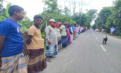 নলডাঙ্গায় শিক্ষক পরিবারের উপর হামলা-হুমকির অভিযোগে মানববন্ধন