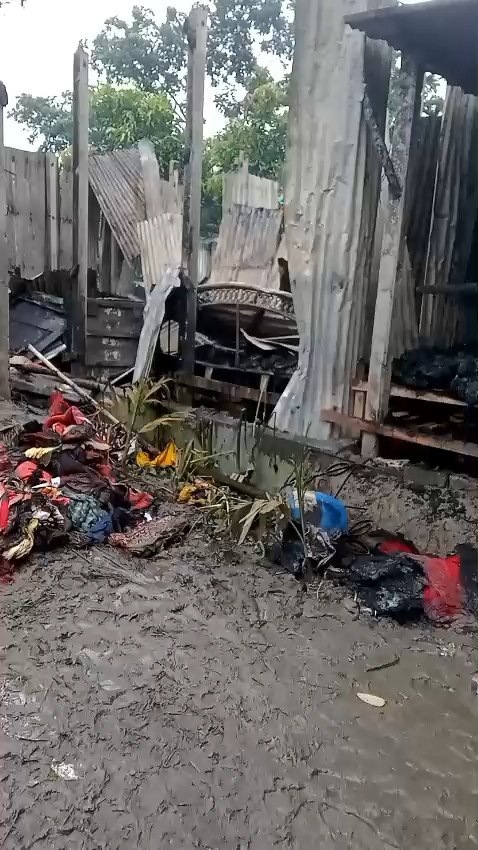 তুচ্ছ ঘটনাকে কেন্দ্র করে বাড়ি ঘরে হামলা অগ্নিসংযোগ, আহত ১
