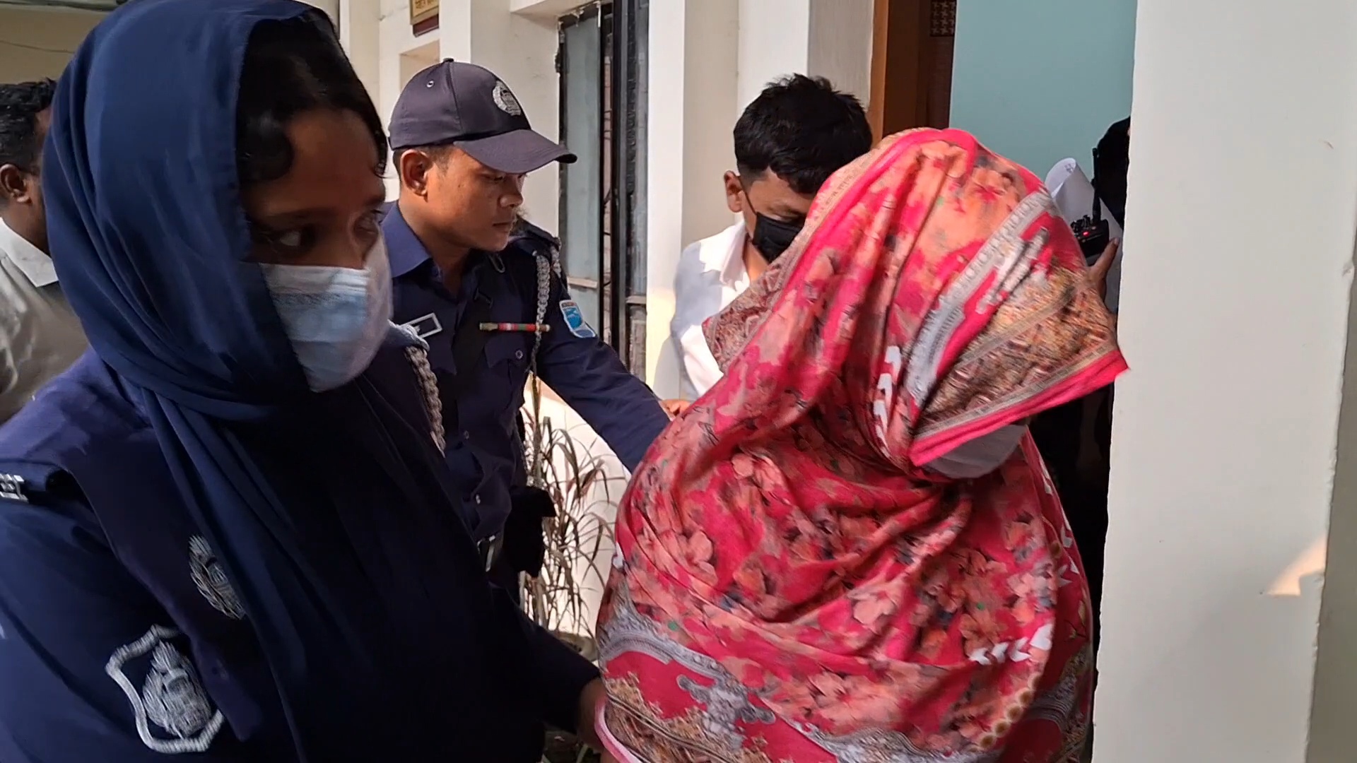 কিশোরগঞ্জে ডিসি অফিসের নিয়োগ পরীক্ষায় প্রক্সিকাণ্ড, মৌখিকে ধরা পড়ে ৯ জনের জেল