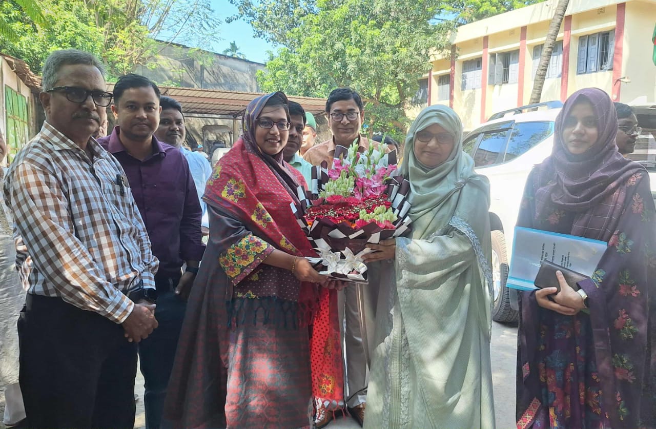আদমদীঘিতে বিভিন্ন দপ্তর ও প্রকল্প পরিদর্শনে জেলা প্রশাসক