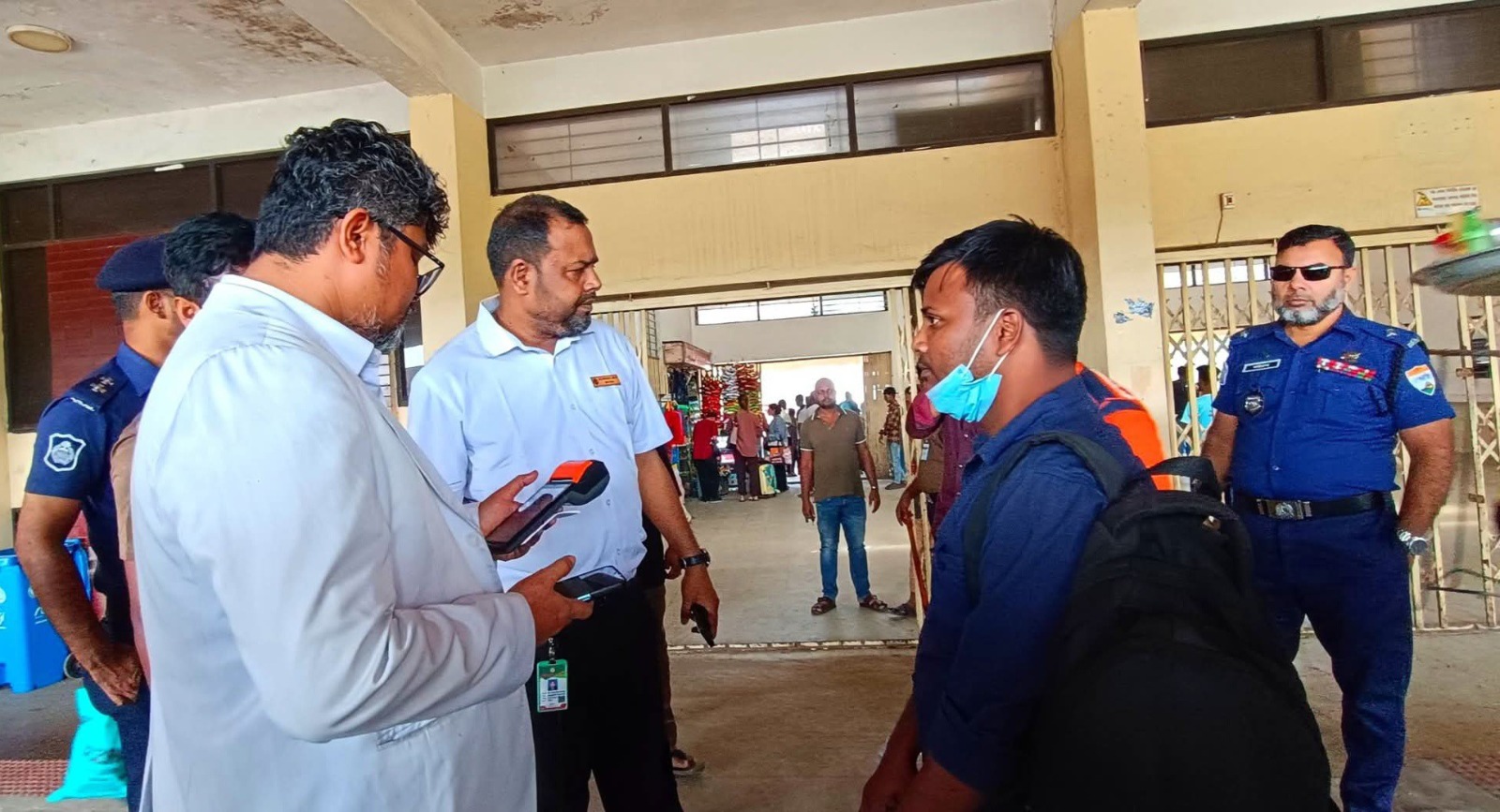 শ্রীমঙ্গলে টিকিটবিহীন যাত্রী ও কালোবাজারি দমনে রেলওয়ের বিশেষ অভিযানে জরিমানা