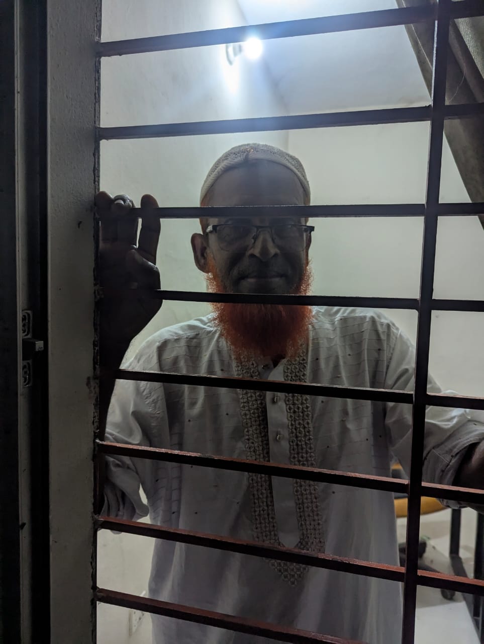 মোহনগঞ্জে প্রধান শিক্ষককে অবরুদ্ধ করে মিথ্যা মামলার চেষ্টা, পুলিশি সহায়তায় রক্ষা