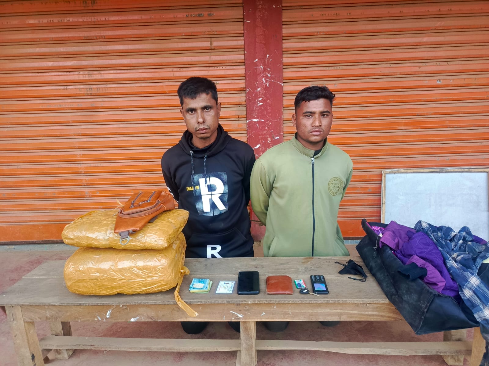 মোহনগঞ্জে গাঁজাসহ দুই মাদককারবারি আটক