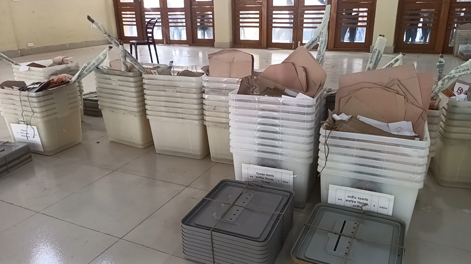 মৌলভীবাজারের ৪টি আসনে ৫৫৪ কেন্দ্রে পৌঁছে গেছে ব্যালট বক্সসহ ভোটের সরঞ্জাম 
