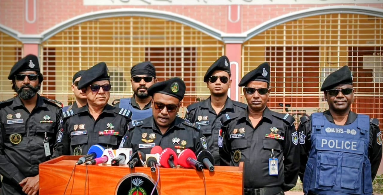 ত্রয়োদশ সংসদ নির্বাচন ও গণভোট উপলক্ষে দিনাজপুরে কঠোর নিরাপত্তা ব্যবস্থা র‍্যাব-১৩