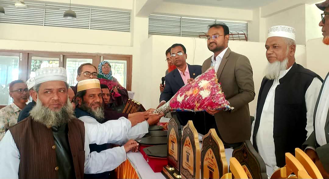 কাঁঠালিয়ায় জাতীয় শিক্ষা সপ্তাহে বিজয়ীদের মাঝে পুরুস্কার বিতরণ