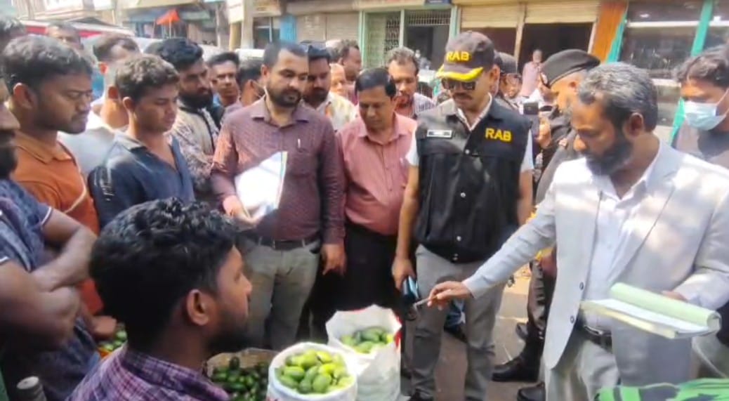 ১৬ টাকার লেবু ৮০ টাকায় বিক্রি, ৬ প্রতিষ্ঠানকে ৪৩ হাজার টাকা জরিমানা