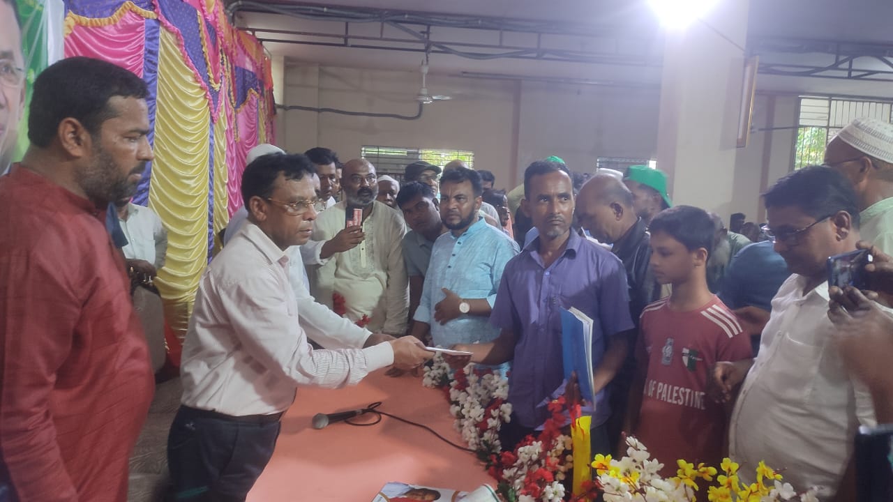 তারেক রহমানের পক্ষ থেকে নাটোরে চিকিৎসা সহায়তা ও গাছ বিতরণ