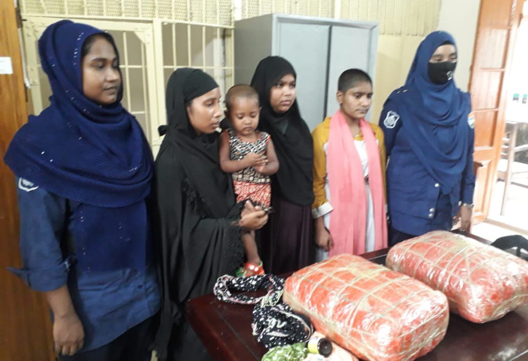 সান্তাহারে কুড়িগ্রাম ট্রেন থেকে দশ কেজি গাঁজাসহ গ্রেপ্তার ৩