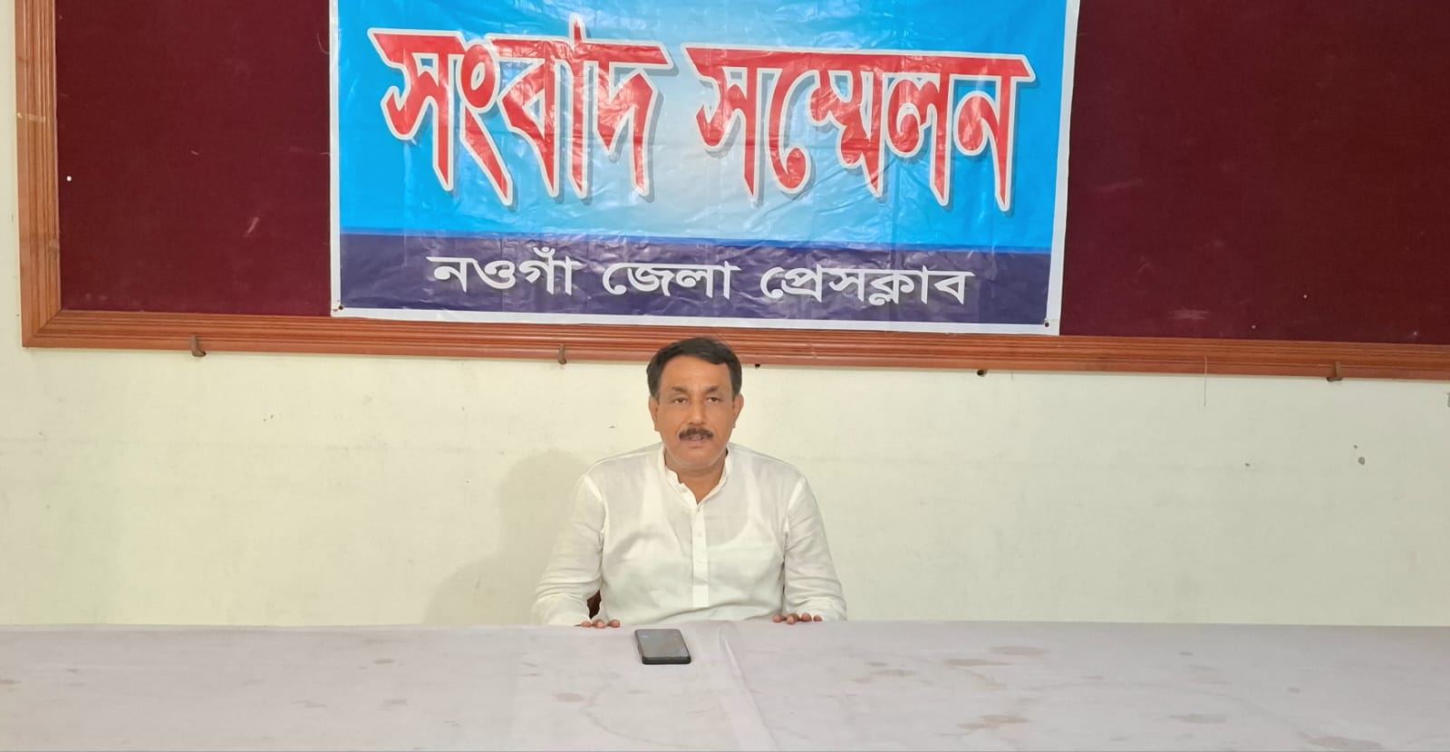 নওগাঁয় বিএনপির সম্মেলনের এক দিন আগে) ভোটার তালিকাকে বিতর্কিত উল্লেখ করে প্রার্থীতা প্রত্যাহারের ঘোষণা