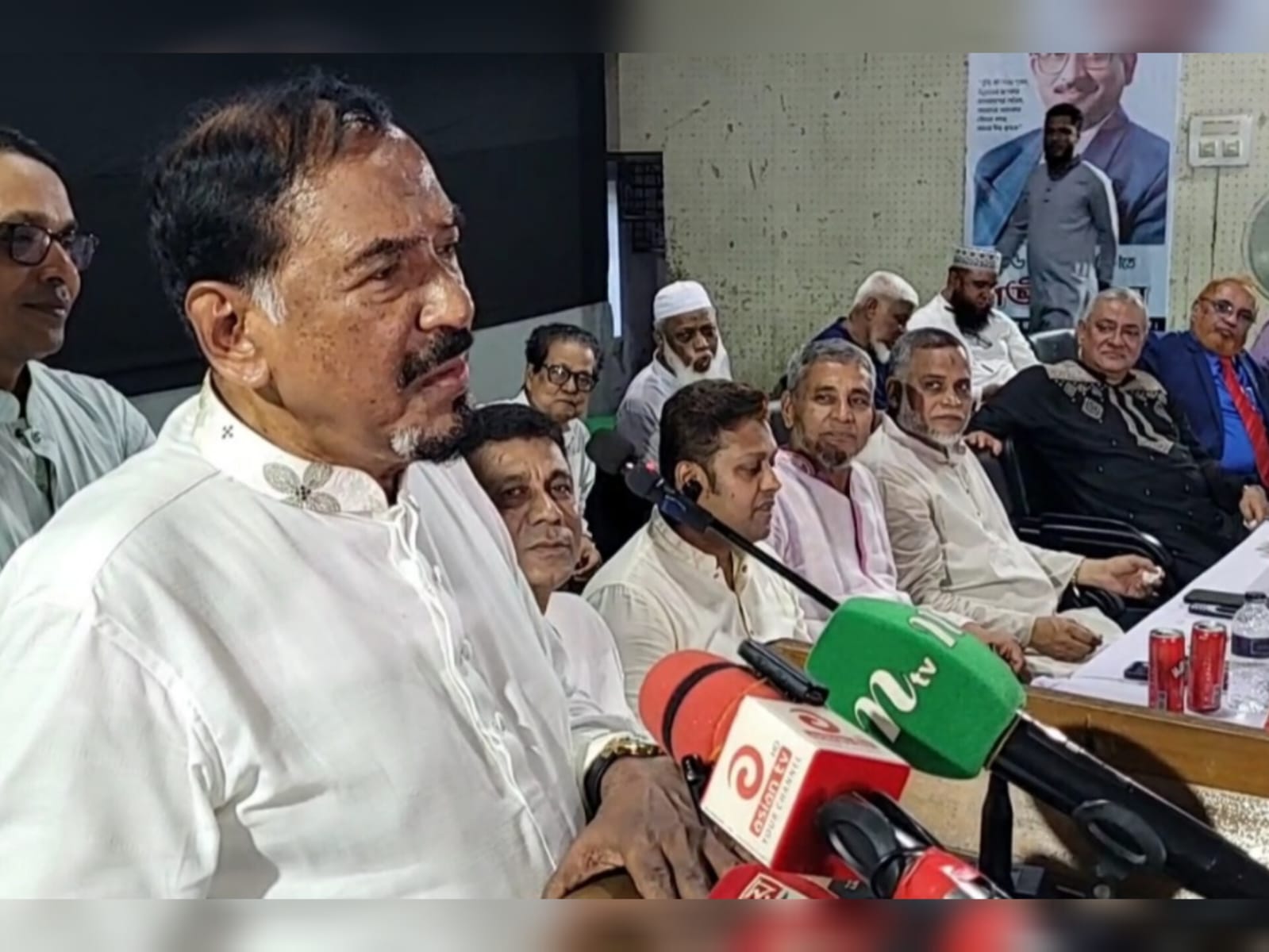 আওয়ামীলীগ পালায় না,শেখ হাসিনা পালায় না কোথায় এখন? প্রশ্ন রাখেন মেজর হাফিজ