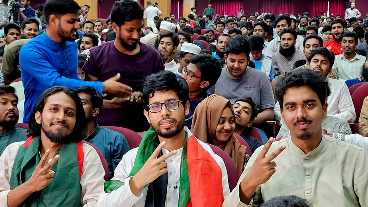 কীভাবে কাজ করবেন, জানালেন নবনির্বাচিত রাকসু ভিপি