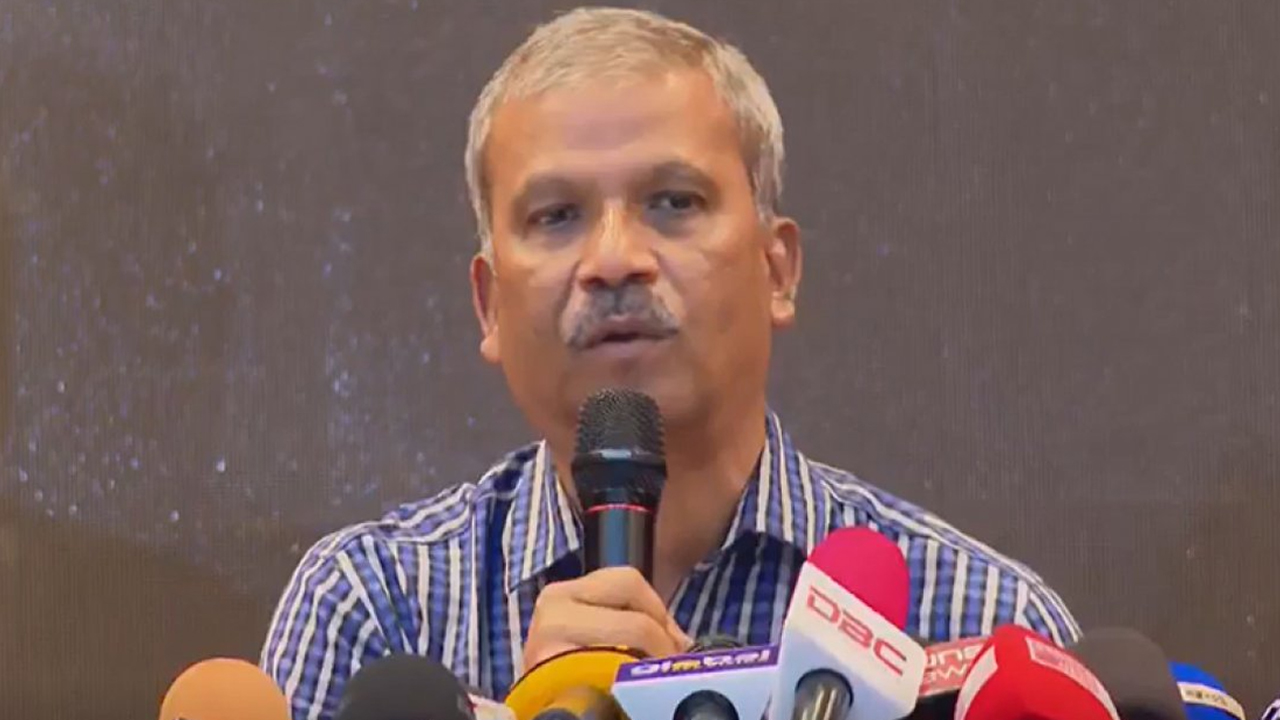 গণভোট নিয়ে দ্রুত সিদ্ধান্ত দেবেন প্রধান উপদেষ্টা : আসিফ নজরুল