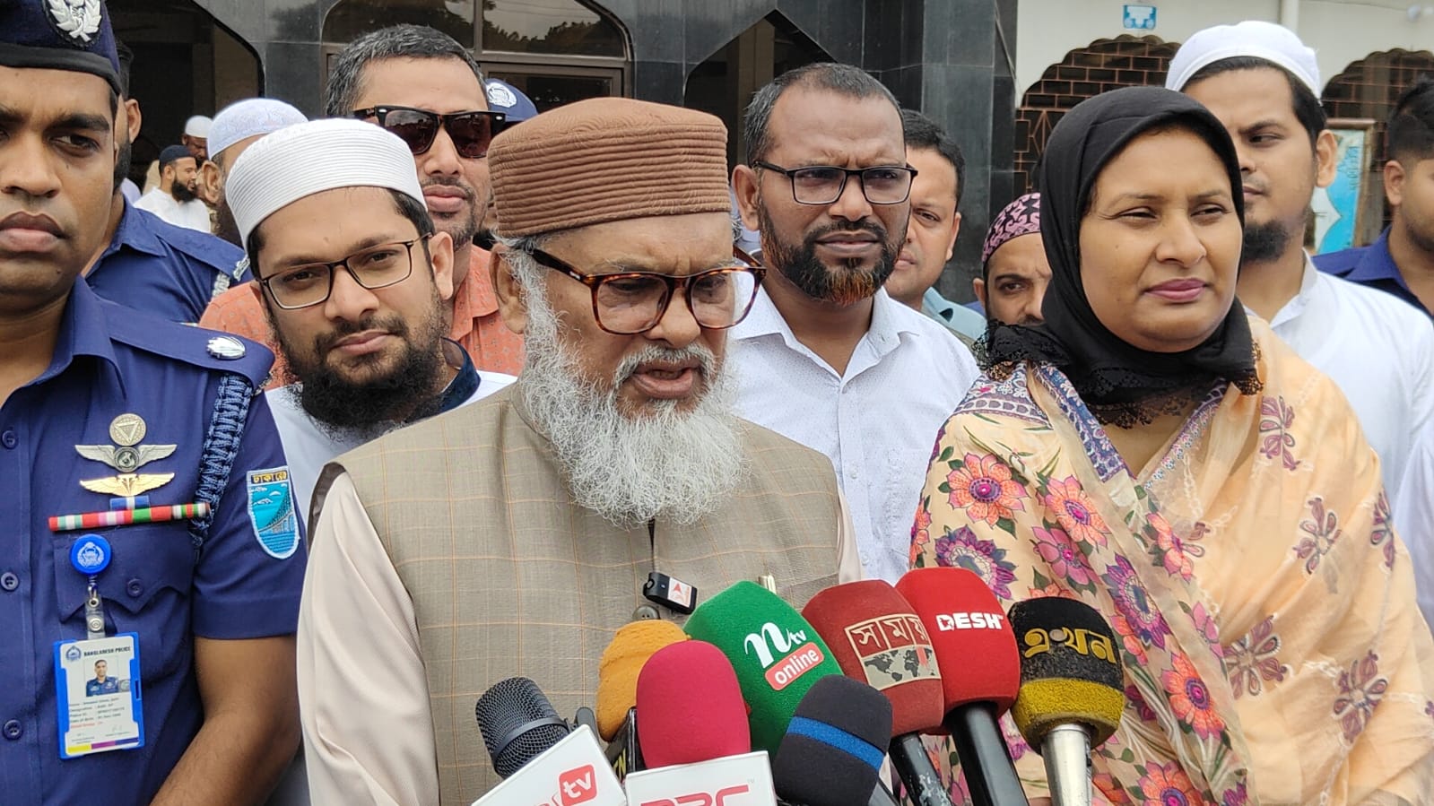 অন্তর্বর্তী সরকারের আমলেই ঐতিহাসিক পাগলা মসজিদের  ভিত্তিপ্রস্তর স্থাপন করা হবে-  ধর্ম উপদেষ্টা