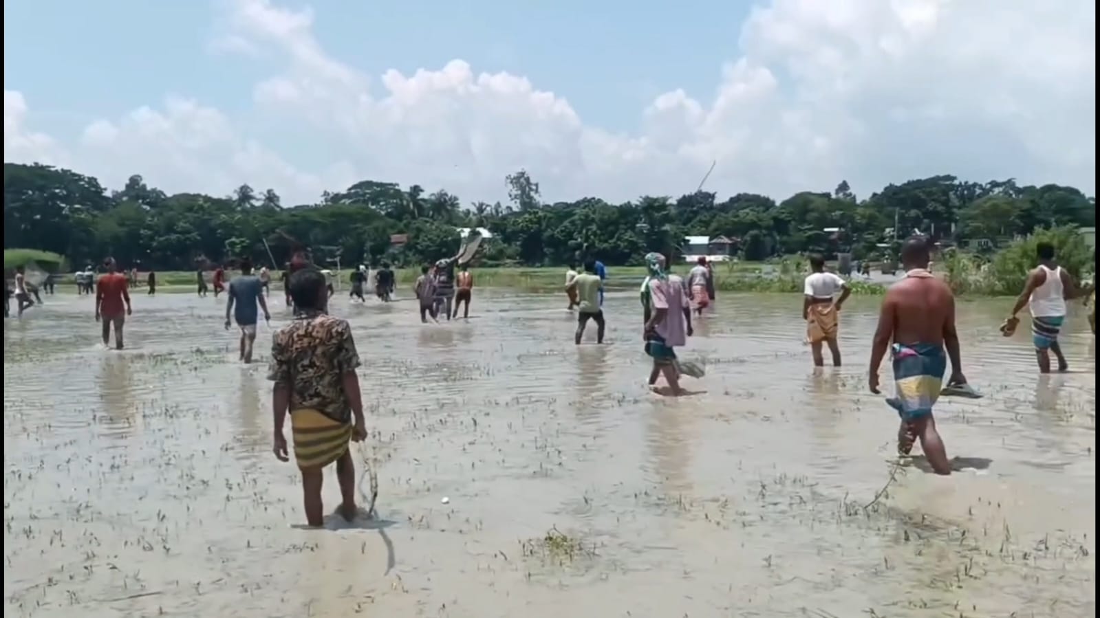 করিমগঞ্জে মসজিদের মাইকে ঘোষণা দিয়ে দুপক্ষের সংঘর্ষ, আহত ৩২