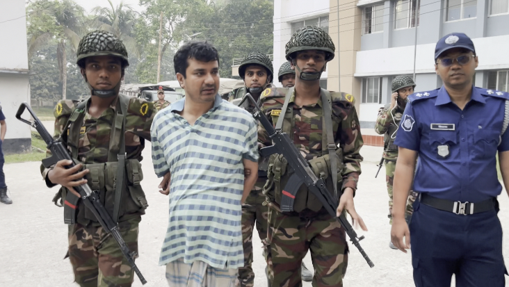 প্রতারণায় ট্রাম্পের নাম ব্যবহার করা মিনহাজ গ্রেফতার