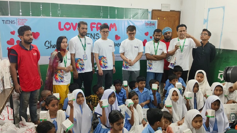 সুবিধাবঞ্চিত মানুষের মাঝে তিয়ানশির পণ্য ও ইফতার সামগ্রী বিতরণ