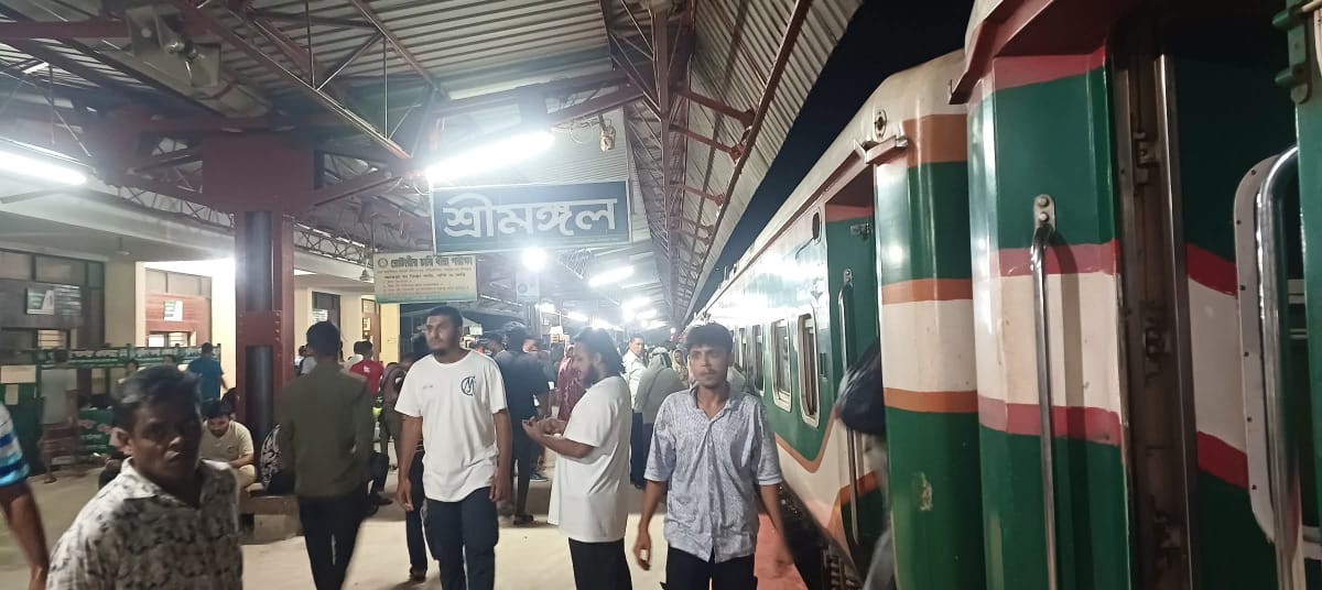 শ্রীমঙ্গলে ঢাকাগামী পারাবত ট্রেন ৩ ঘন্টা পরে ঢাকার উদ্দেশ্যে যাত্রা করে